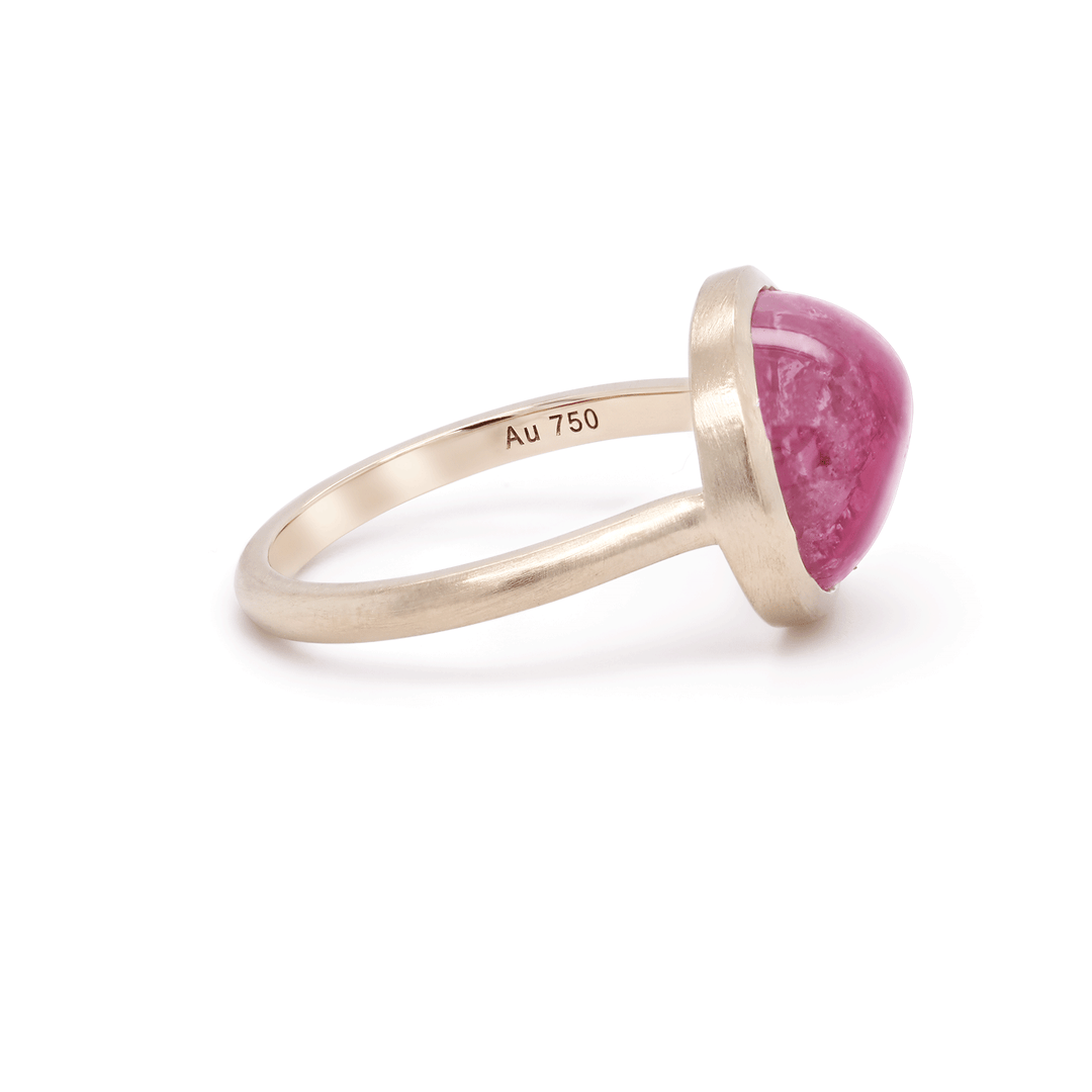 18k yellow gold ruby cabochon solitaire ring, side view on white background