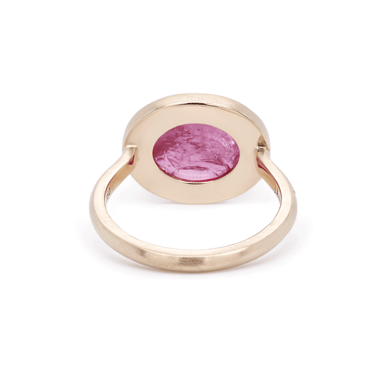 18k yellow gold ruby cabochon solitaire ring, back view on white background