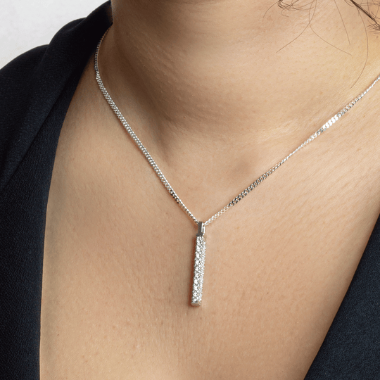 Opulent Bar platinum pendant featured on female model's neck.